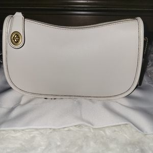 Coach swinger bag ( larger size)